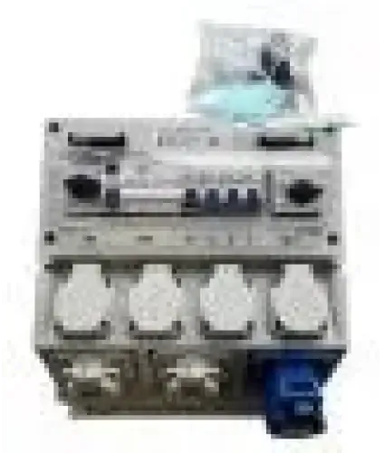 Svartvit randig textil toteväska med handtagar för Elskåp med jordfelbrytare och Plejd styrning